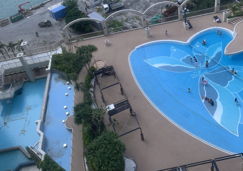 ロワジールホテル那覇のプール